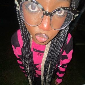 Meet your Posher, Prisca